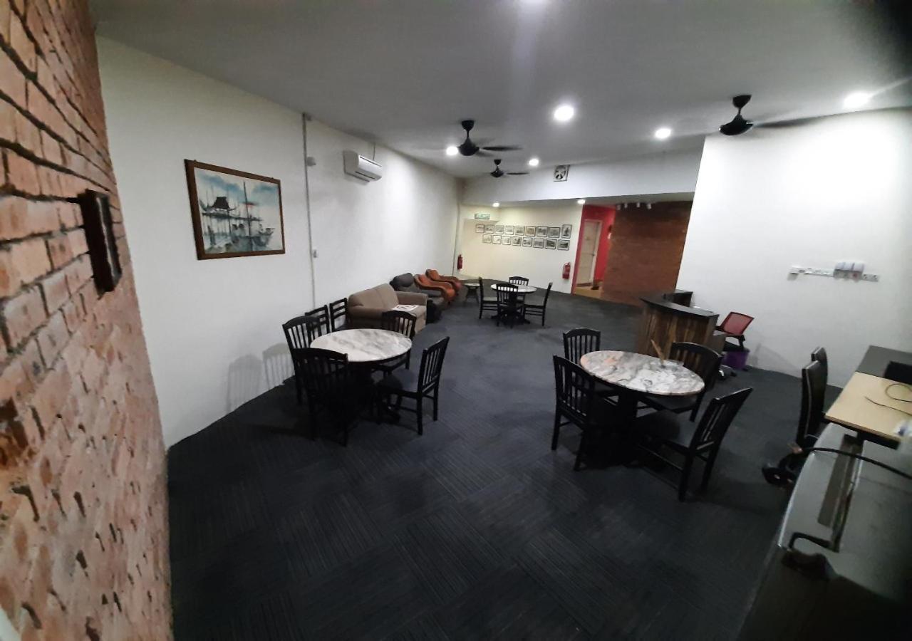 Mn Ferringhi Inn バツーフェリンギビーチ エクステリア 写真