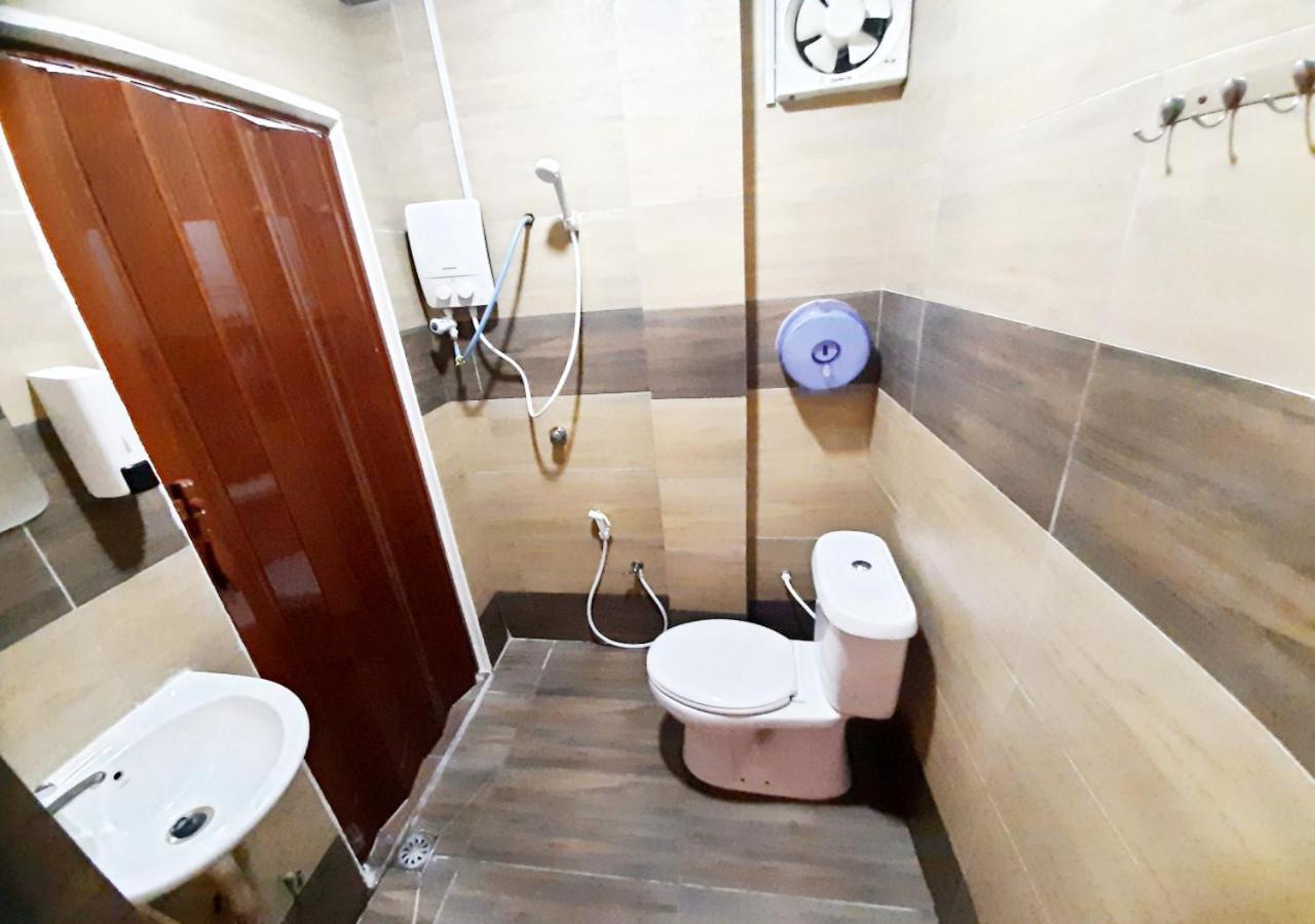 Mn Ferringhi Inn バツーフェリンギビーチ エクステリア 写真
