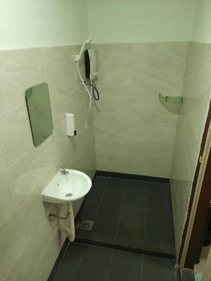 Mn Ferringhi Inn バツーフェリンギビーチ エクステリア 写真