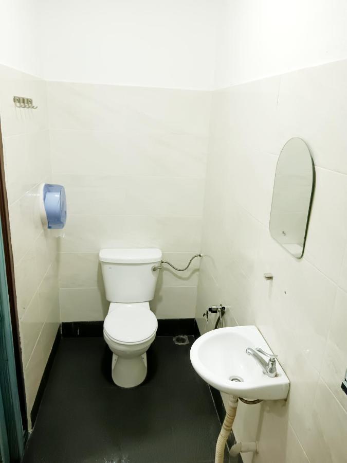 Mn Ferringhi Inn バツーフェリンギビーチ エクステリア 写真