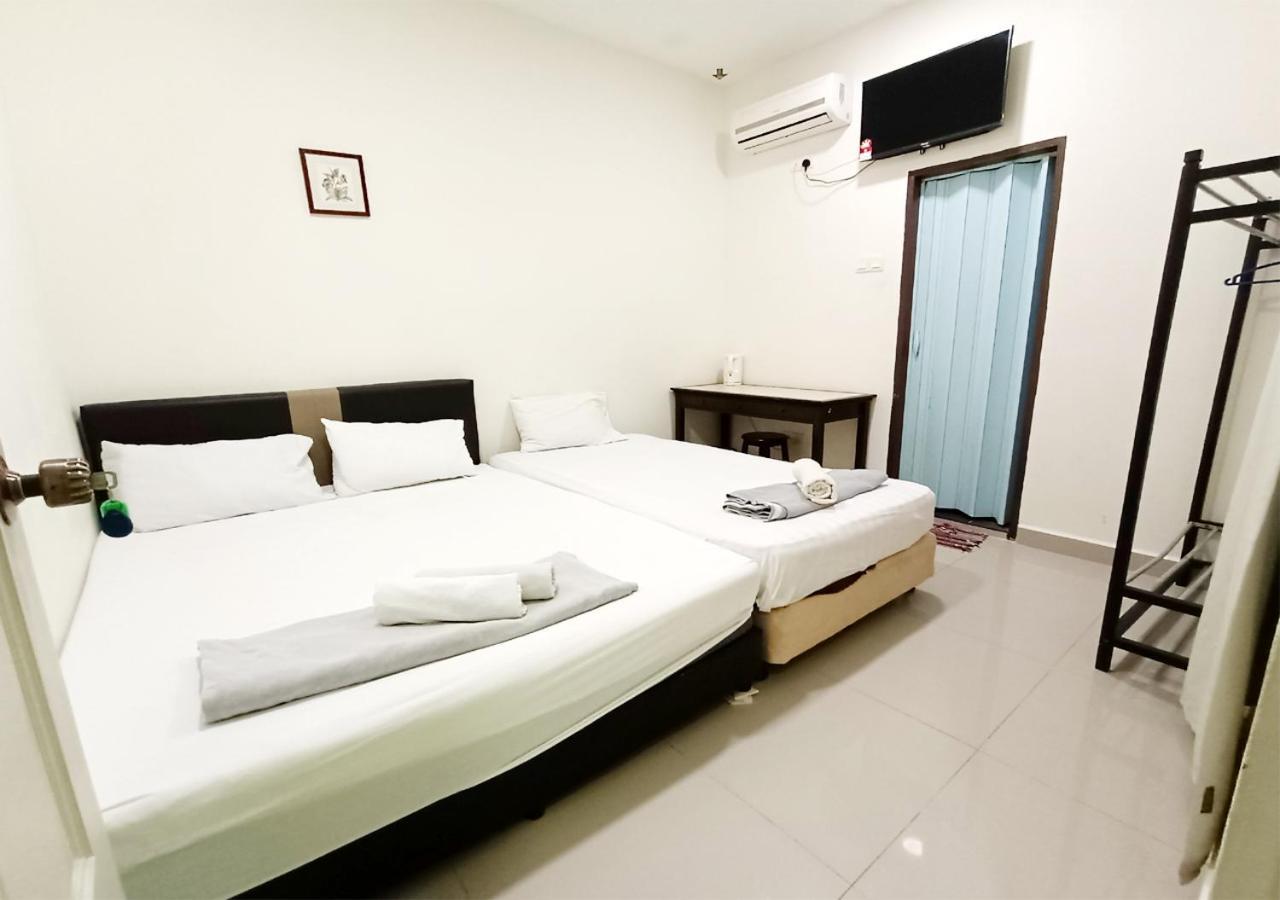 Mn Ferringhi Inn バツーフェリンギビーチ エクステリア 写真