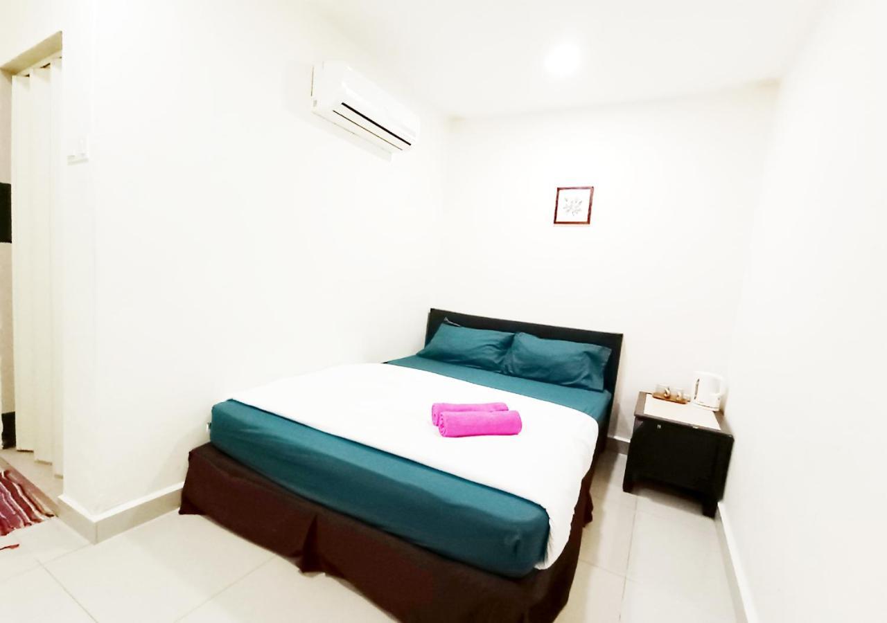 Mn Ferringhi Inn バツーフェリンギビーチ エクステリア 写真