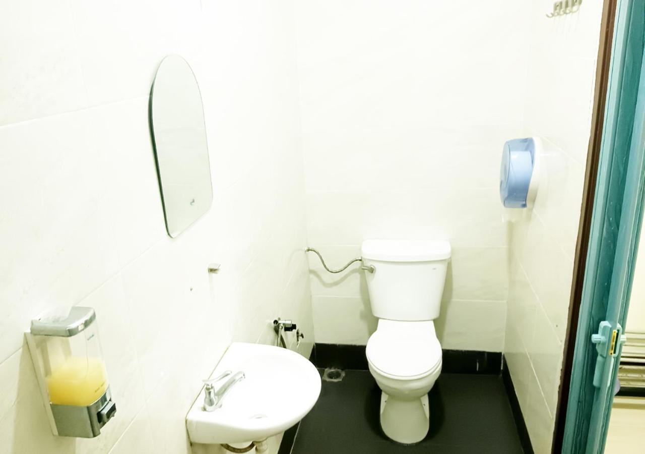 Mn Ferringhi Inn バツーフェリンギビーチ エクステリア 写真