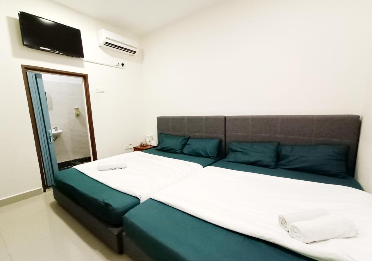 Mn Ferringhi Inn バツーフェリンギビーチ エクステリア 写真