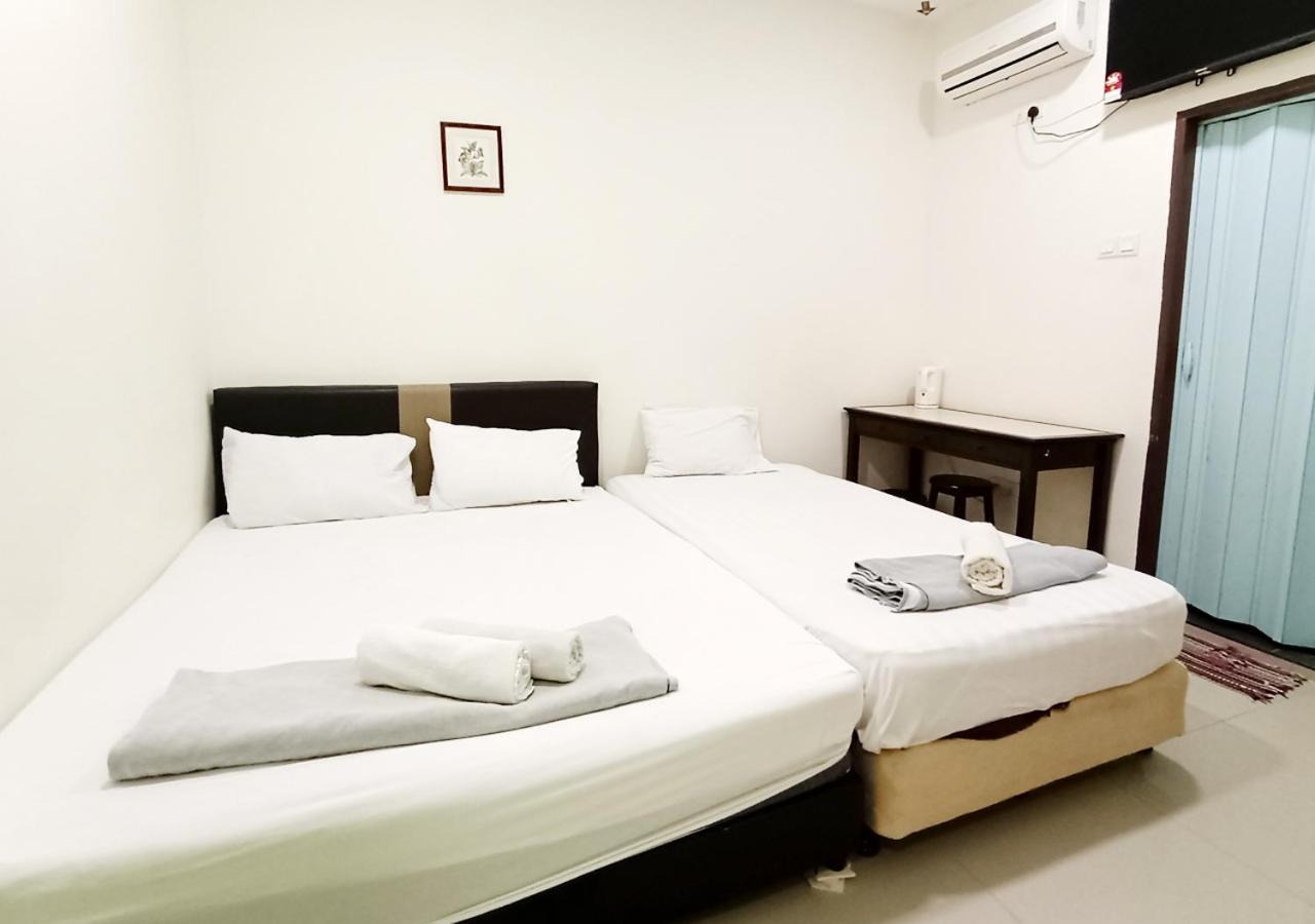 Mn Ferringhi Inn バツーフェリンギビーチ エクステリア 写真