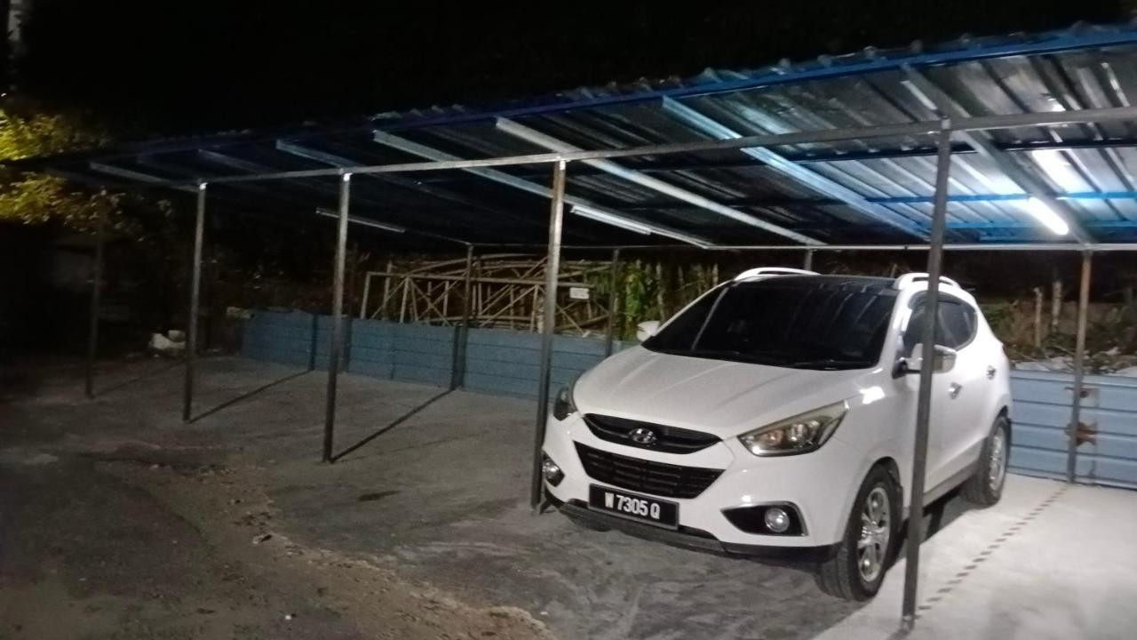 Mn Ferringhi Inn バツーフェリンギビーチ エクステリア 写真