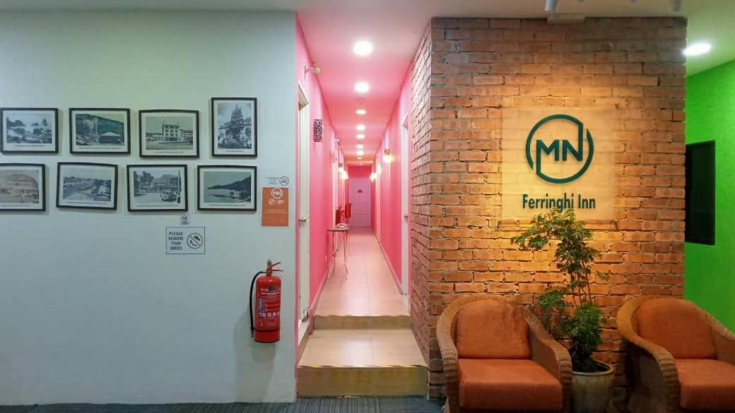 Mn Ferringhi Inn バツーフェリンギビーチ エクステリア 写真